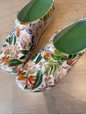 Dansko Floral Clogs - Lightweight- 42 EU